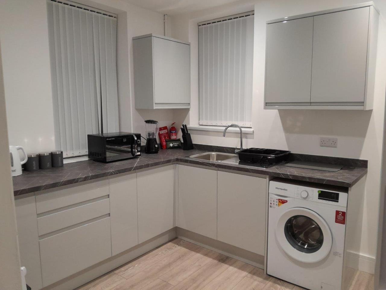 Ashfield New Place نيوكاسل أندر ليم المظهر الخارجي الصورة