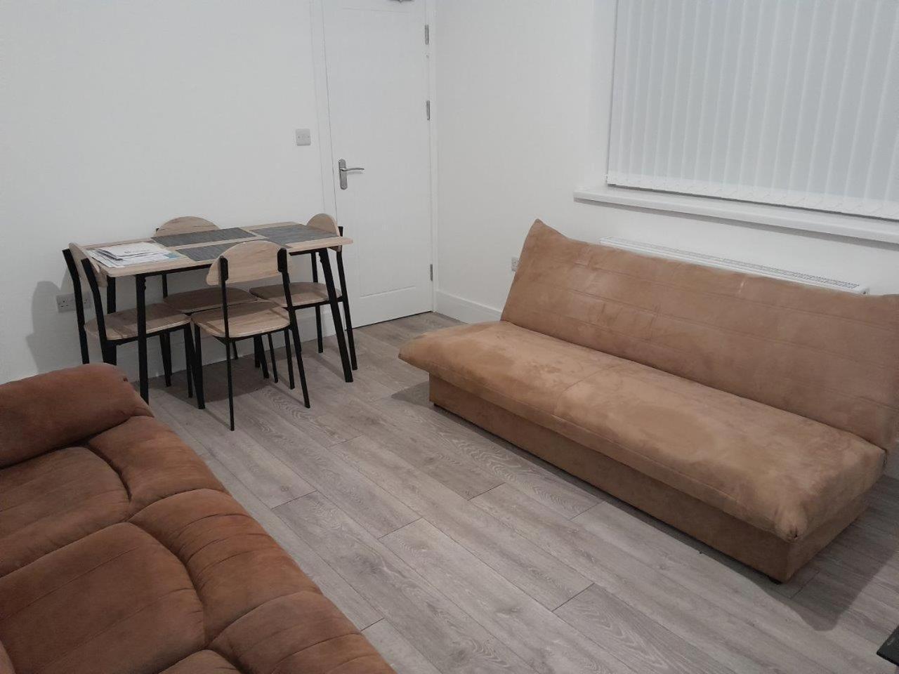 Ashfield New Place نيوكاسل أندر ليم المظهر الخارجي الصورة